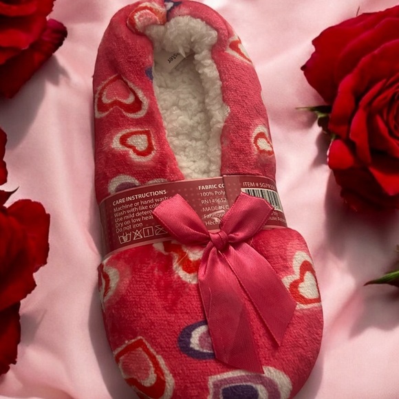 Heart Slippers 🤍 - Picture 2 of 4